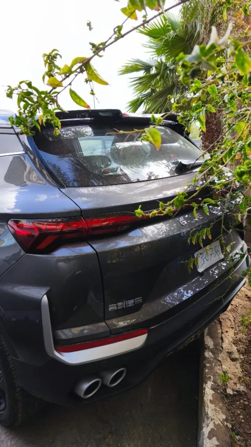 Geely Coolray 2025 