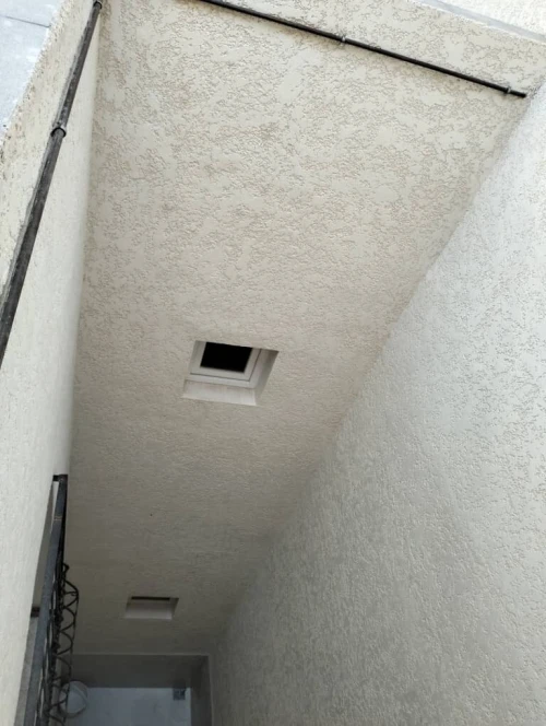 Facade en monocouch gratté et mouchter écrasé.......