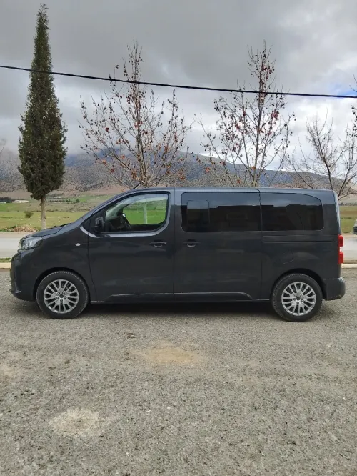 Peugeot Traveller 2025 
