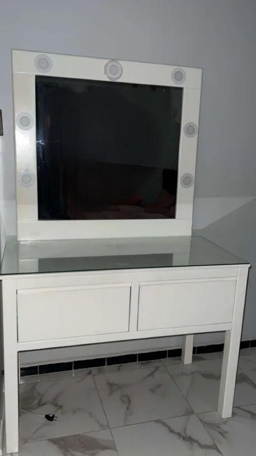 Coiffeuse et deux table de nuit 