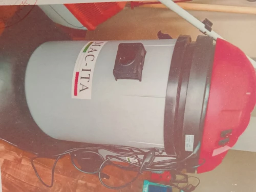 Aspirateur eau-poussiere 
