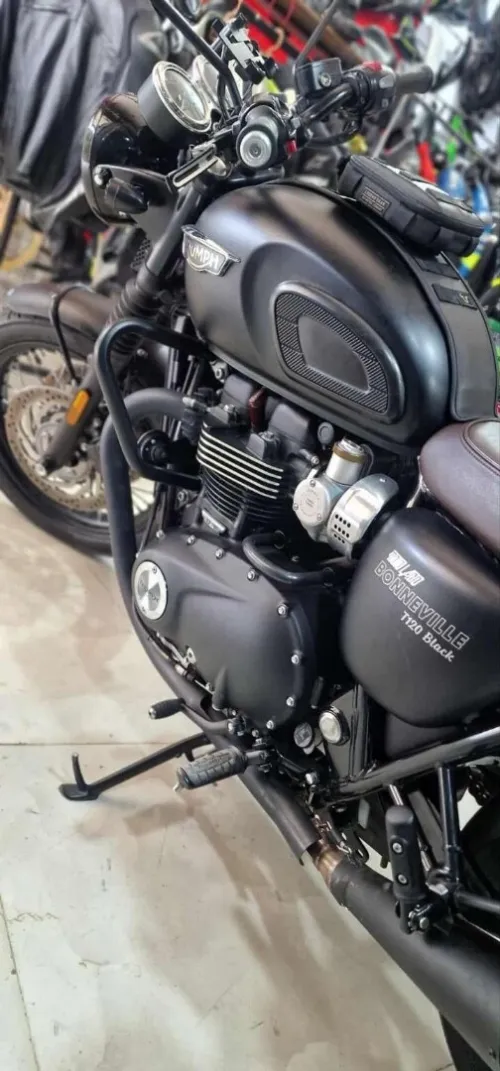 TRIUMPH BONNEVILLE t1200 black 2017