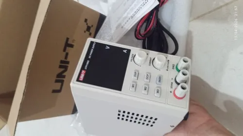 alimentation électrique a découpage réglable (DC Power Supply 32V/6A) avec régulateur de tension numérique et pince crocodile