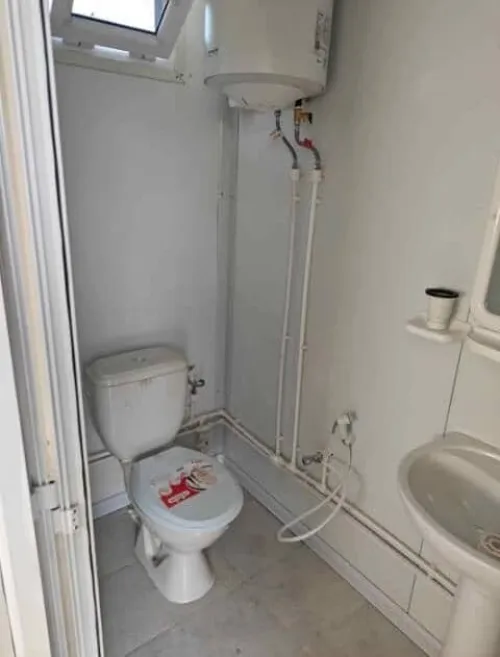 Studio ( chambre+ sanitaire+ douche + cuisine) 
