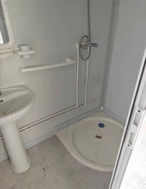 Studio ( chambre+ sanitaire+ douche + cuisine) 