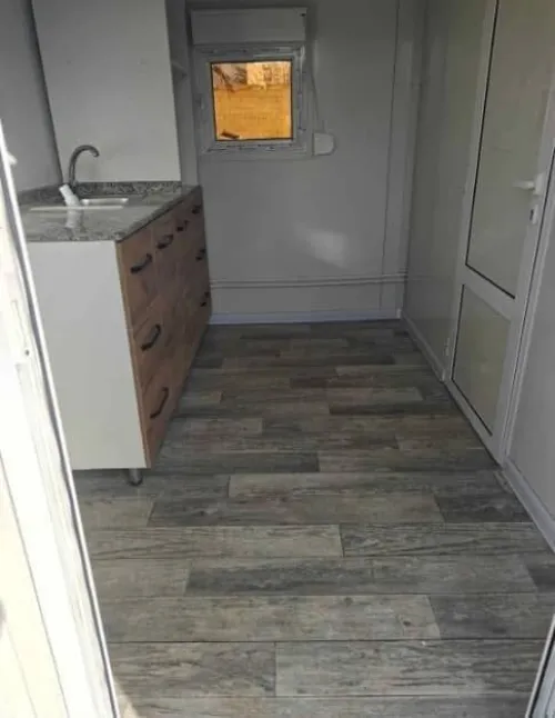 Studio ( chambre+ sanitaire+ douche + cuisine) 