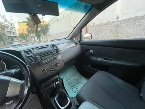 Nissan Tiida 5 portes 2010 Tiida 5 portes