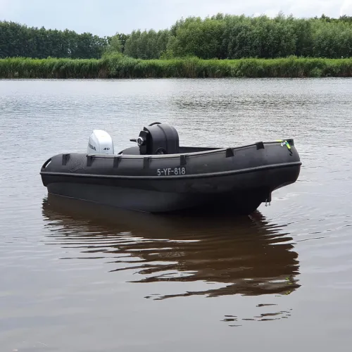 BATEAU AVEC MOTEUR WHALY 400
