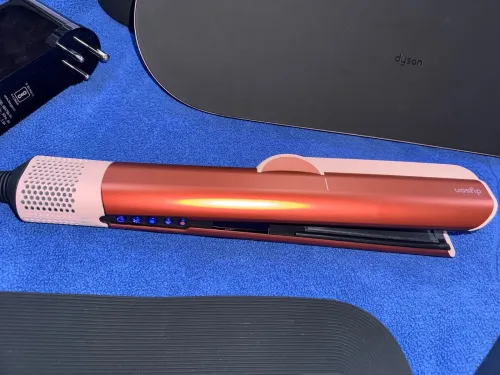 Dyson airstrait