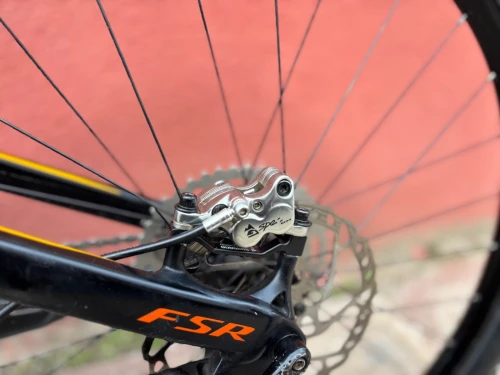 VTT all mountain full Carbon haute gamme // Taille : L 27,5 // État : 9/10