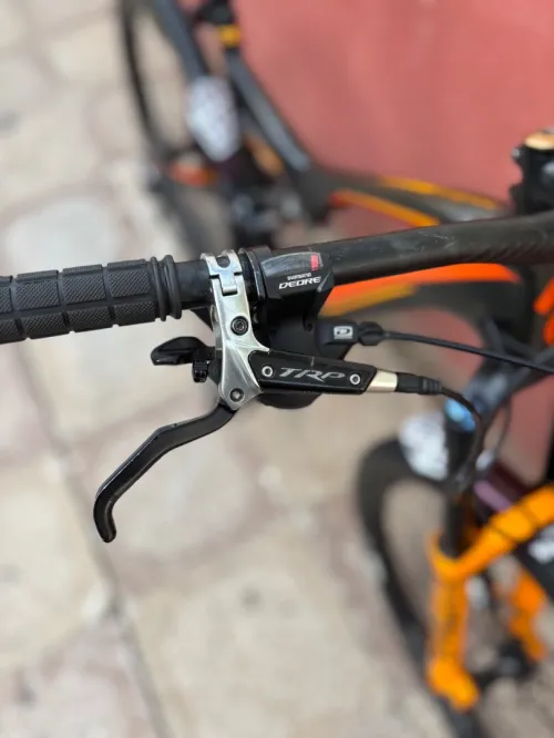 VTT all mountain full Carbon haute gamme // Taille : L 27,5 // État : 9/10