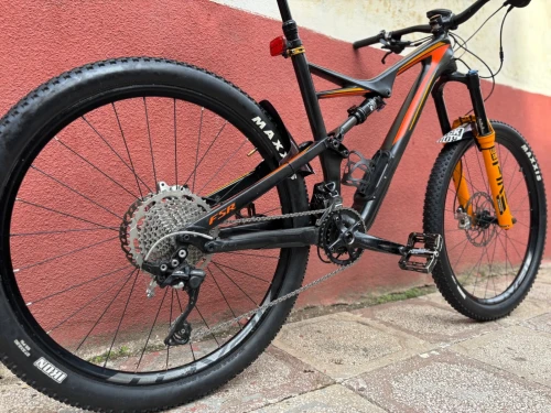 VTT all mountain full Carbon haute gamme // Taille : L 27,5 // État : 9/10