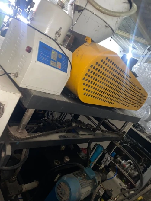 Machine de soufflage PEHD