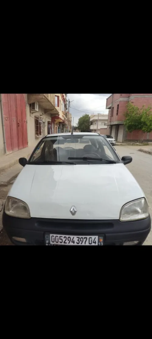 Renault Clio 1 1997 La bass