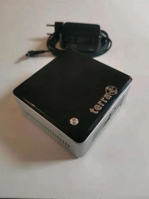 Petite Unité terra intel celeron Germany + clavier & sourie sans fil (wireless)