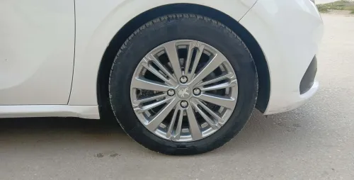 Peugeot 208 2018 Allure