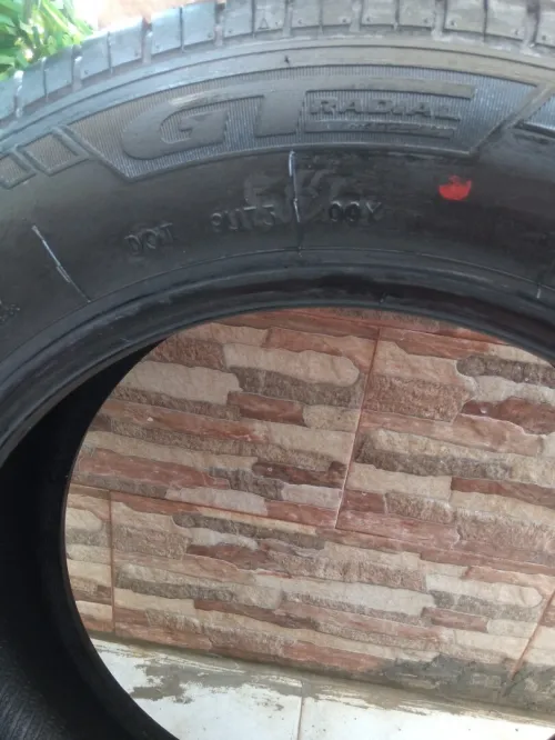 Pneus 100 % d'Origine Renault GT Radial CHAMPIRO 185/65/ R15  1 Neuf + 1 Occasion