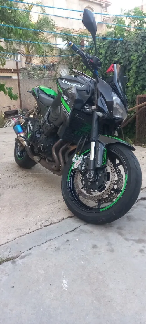 Kawasaki Z800R 