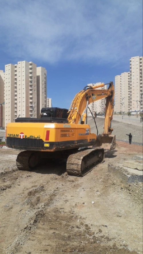 Location de pelleteuse pelle 220 بوكله حفارة للإيجار