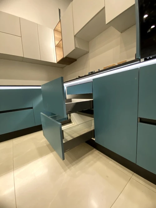 cuisine équipée moderne sur mesure 