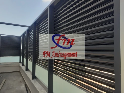 Brise vue, brise soleil, séparation aluminium. Jalousie. Piscine