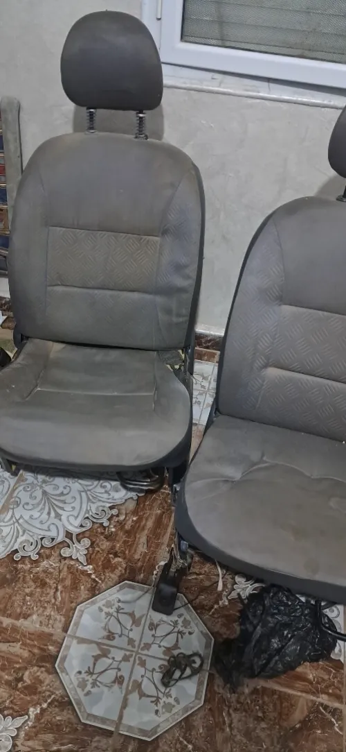 مقاعد سيارة 