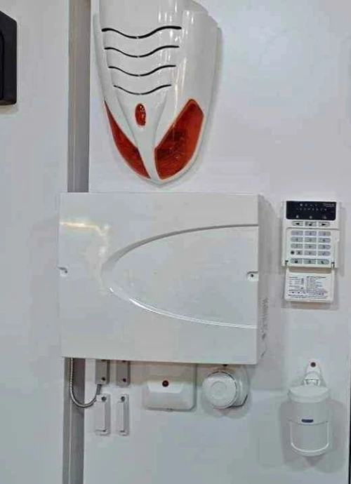 Installation camera surveillance et system d alarme 