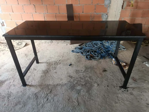 Table en métal