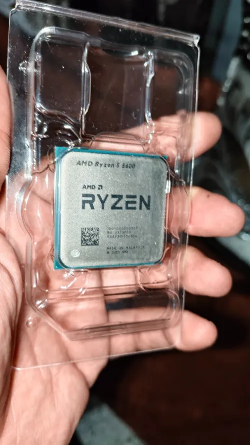 Je vend un Ryzen 5600 khadrm quelques mois mazalou djdid aucun problème.