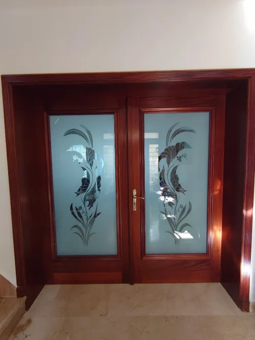 Portes en bois massif sapelli (sapele, sapelier) 