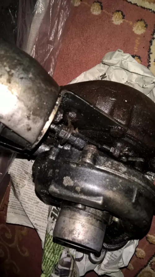 Turbo. Calculateur moteur. Boîtier filtre de carburant 