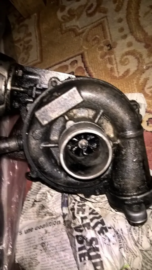 Turbo. Calculateur moteur. Boîtier filtre de carburant 