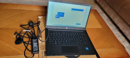 HP  Laptop 14s-SSD i3 11e générations