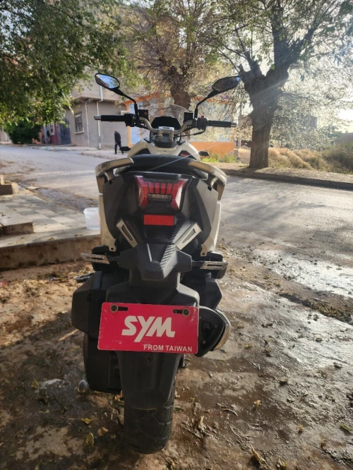 Sym Huscky adv 2025