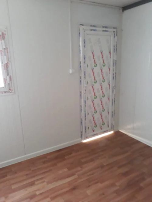 Chalet Poste de garde 3x3 avec pieds et casquette