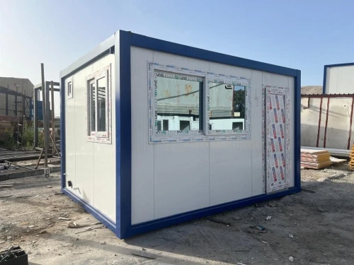 Poste de garde 3/4 avec 4 fenêtres et WC anglais