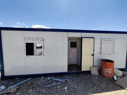 Cabine préfabriqué 3x7 2 bureaux et salle de bain