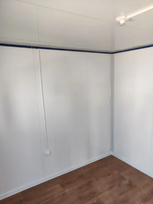 Cabine préfabriqué 3x7 2 bureaux et salle de bain