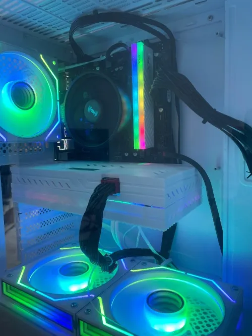 PC GAMER AFFAIR Rx580 White rgb