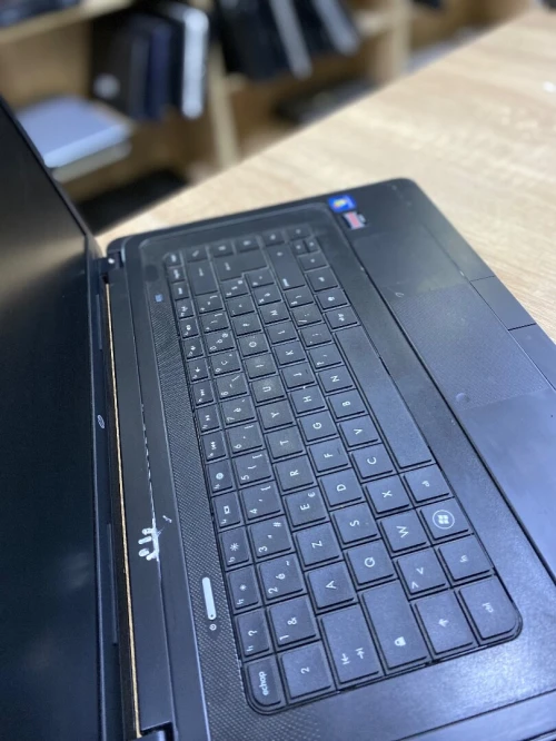 LAPTOP HP AMD E300 4/320gb