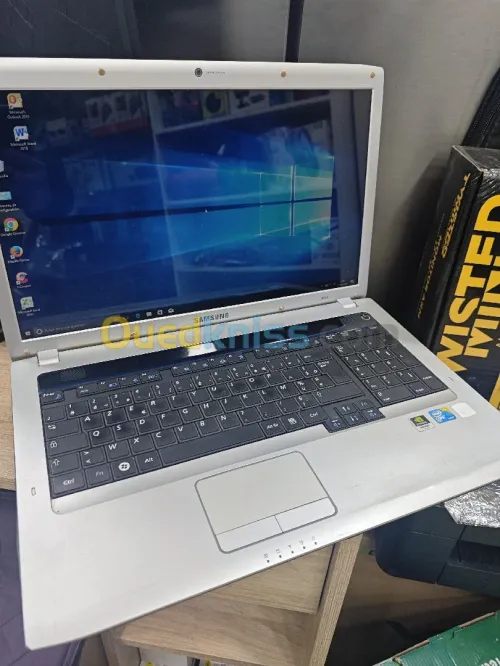 Laptop Samsung (8/128gb ssd) Double carte grafique (17pouce)