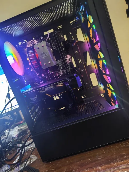 PC GAMER (R5 3600 + GTX 1660 SUPER + 8GB RAM + 256GB SSD )