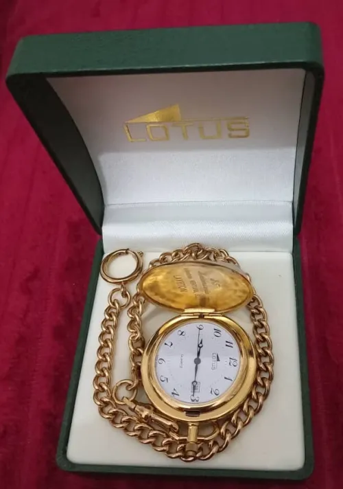 Montre de poche Lotus Quartz dorée  Chaîne complète  boîte verte