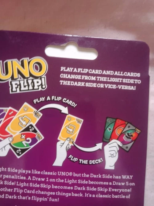 UNO FLIP!  Le Jeu Classique avec un Côté Sombre et de Nouvelles Règles !