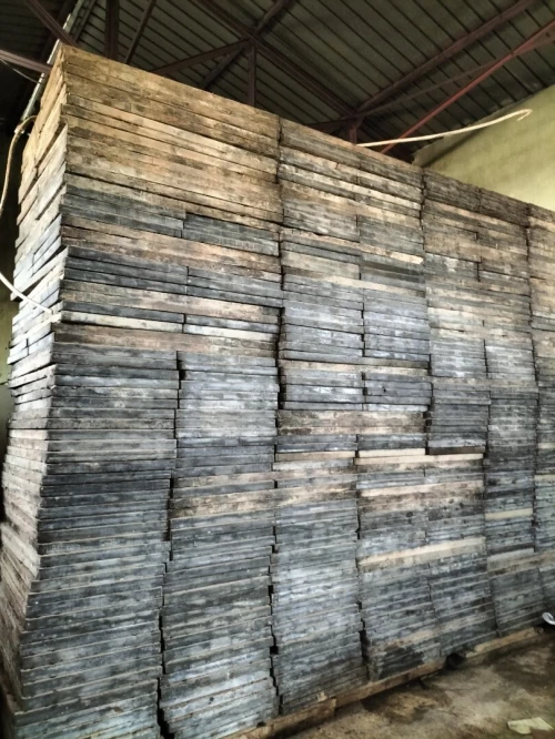 PLANCHES POUR UNTE DE FABRICATION PARPAING