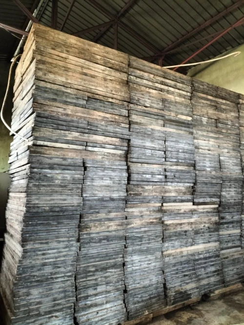 PLANCHES POUR UNTE DE FABRICATION PARPAING