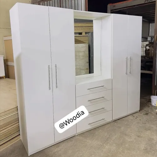Conception et Réalisation de Dressings et Armoires sur mesure en MDF