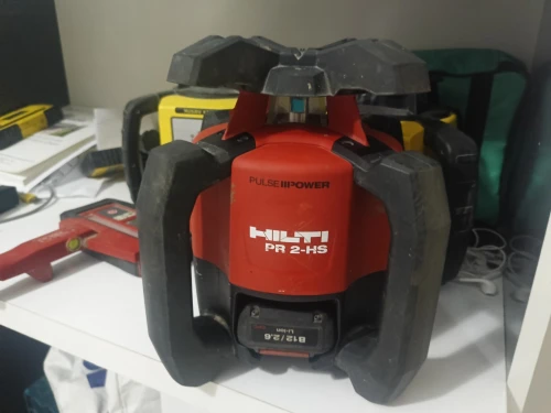Disponible des Niveaux lasers rotatifs: Hilti pr30-HVS2022-Hilti pri3 HVS 2024-HILTI PR2 HS 2022 -Novipro HV-Milwaukee 2025-leica rugby 610..