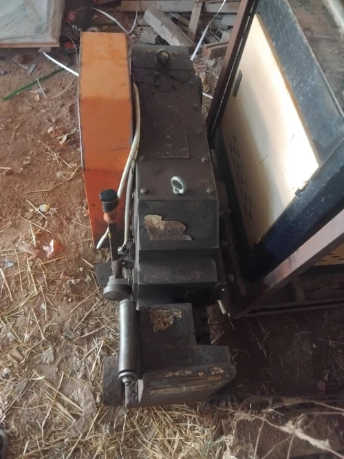Mmachine à découper le fer