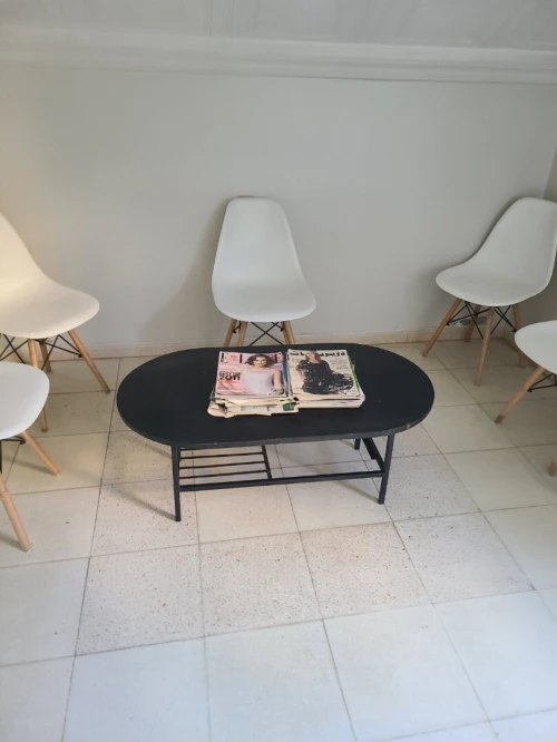 Vend 6 chaises avec une petite table